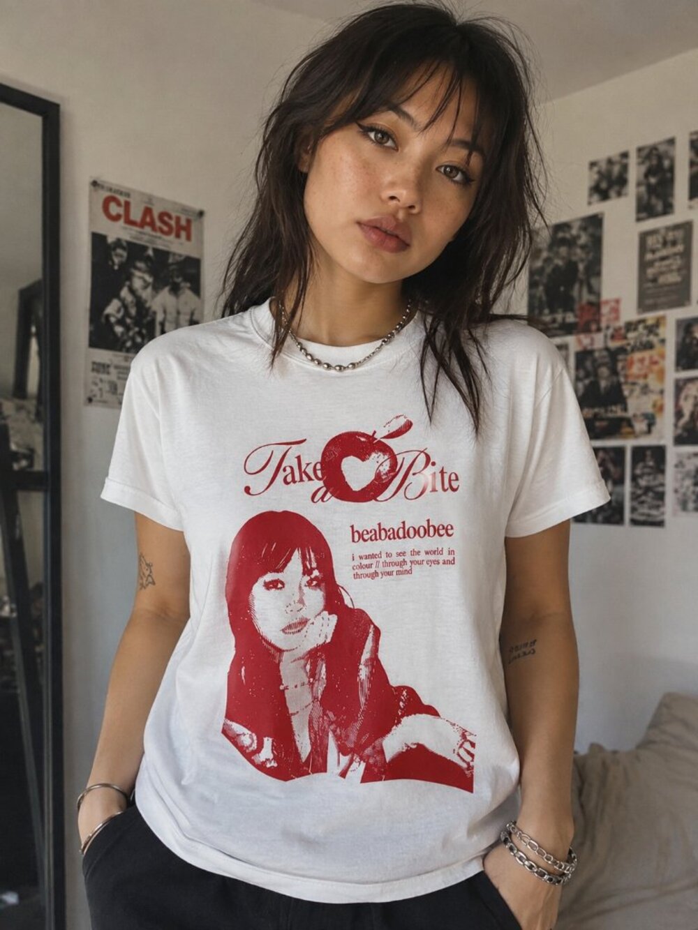 Beabadoobee Take A Bite Graphic T-Shirt White Red Portrait Tee Size M